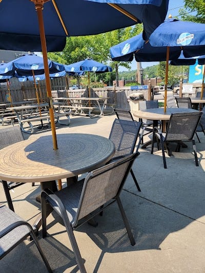 Bennett's Publical Family Sports Grill