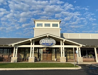 Tanners Bar & Grill