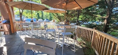 Lures Bar & Grille