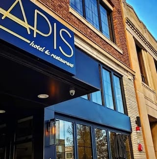 Apis Hotel & Restaurant