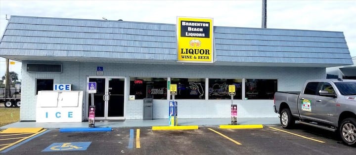 Brandenton Beach Liquors