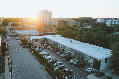 The Longleaf Hotel And Lounge