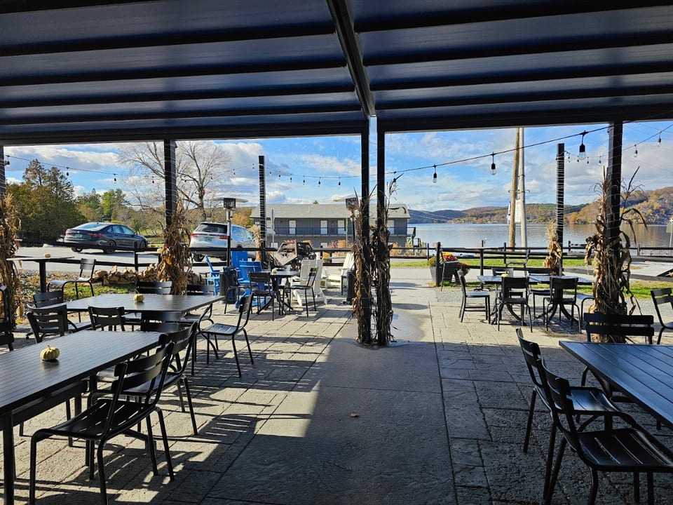 Lake Bomoseen Lodge & Taproom
