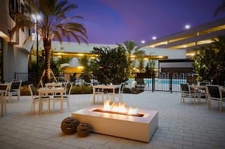 (b) Ac Hotel Tampaairport