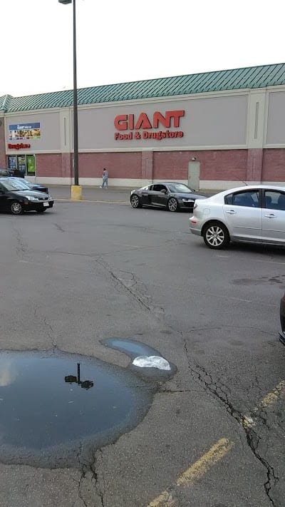 Giant Beer Garden & Eatery