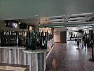 Hot Shots Pub