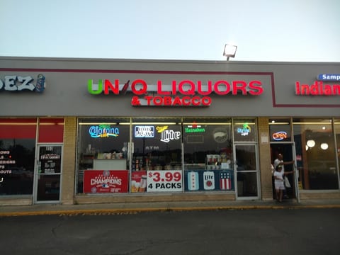 Uniq Liquors
