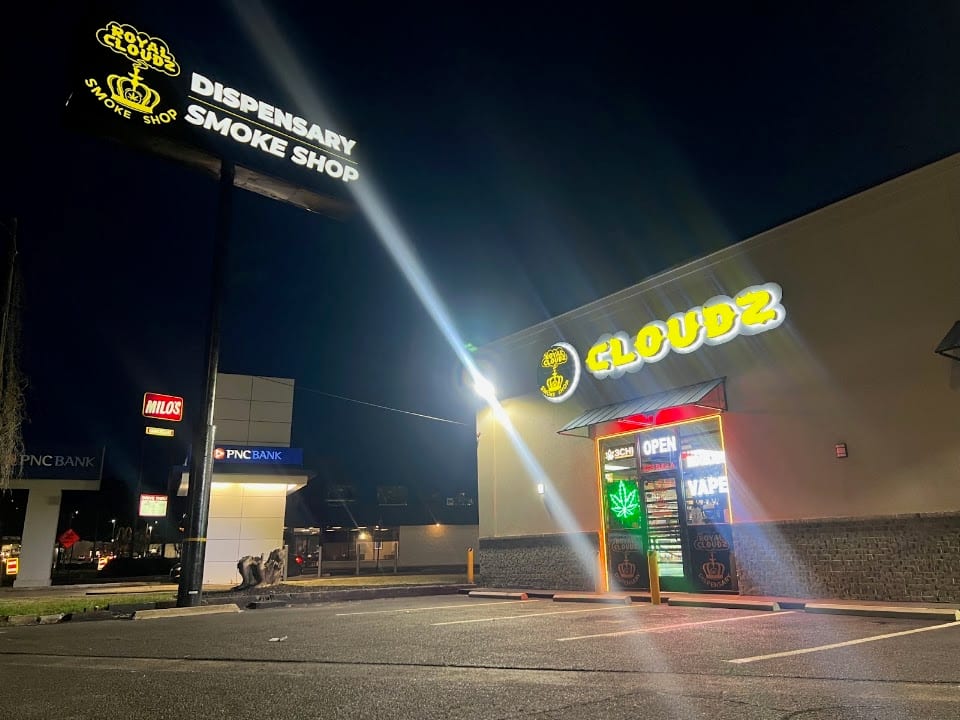 Royal Cloudz Smoke Shop - Roebuck