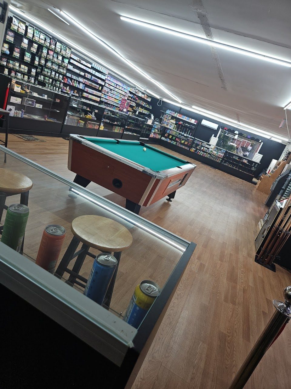 The Hive Smoke Shop (myr)