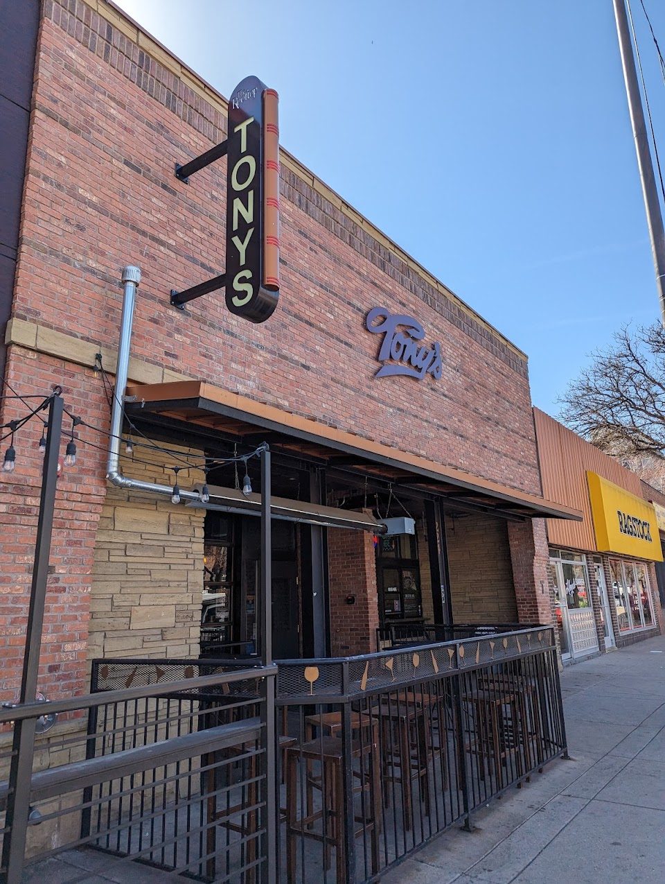 Tonys Bar & Rest