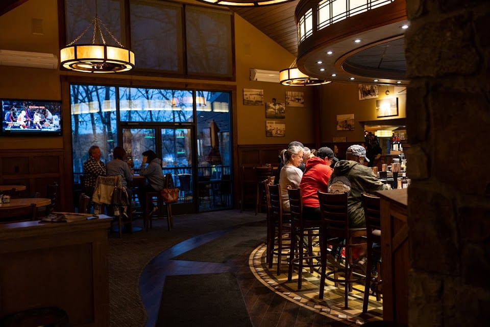 Aces Run Restaurant And Pub