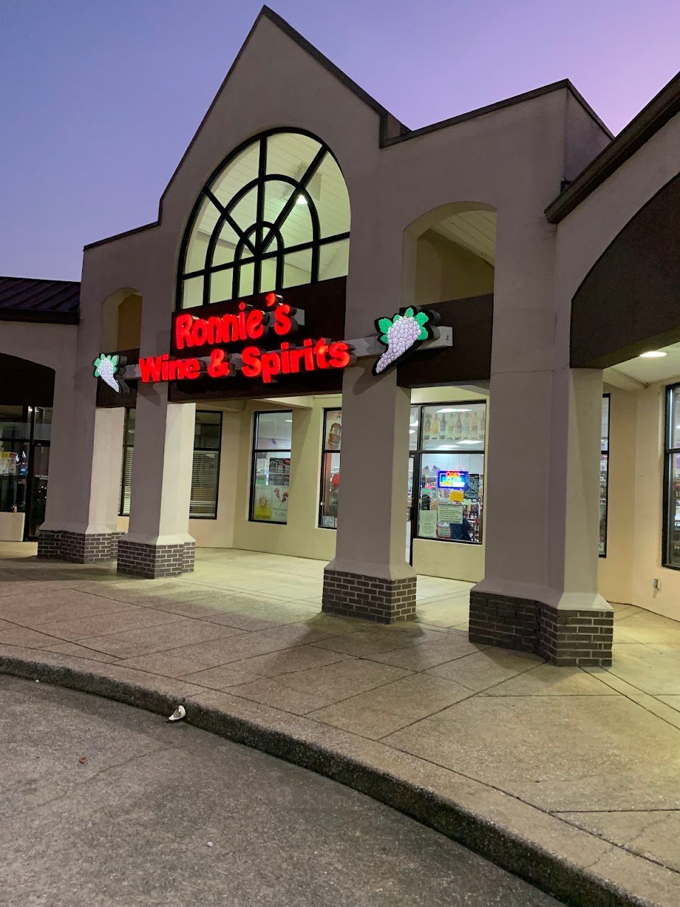 Ronnie's Wine & Spirits