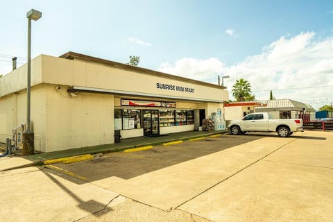 SUNRISE MINI MART
