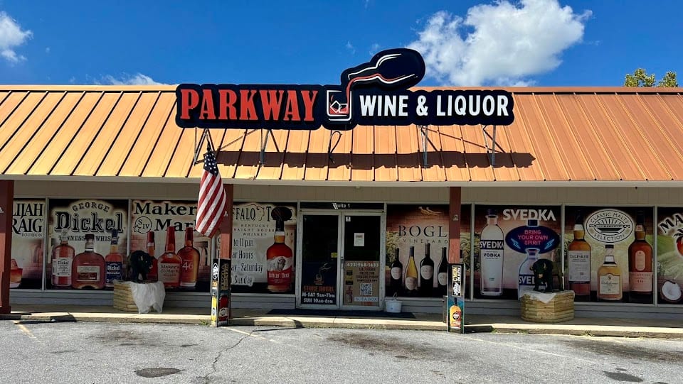 PARKWAY WINE & LIQUOR