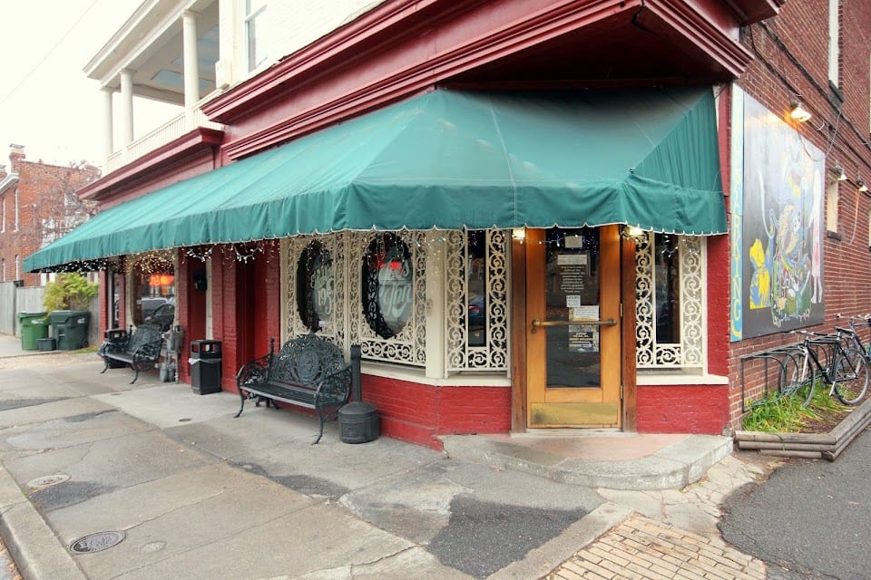 Joes Inn
