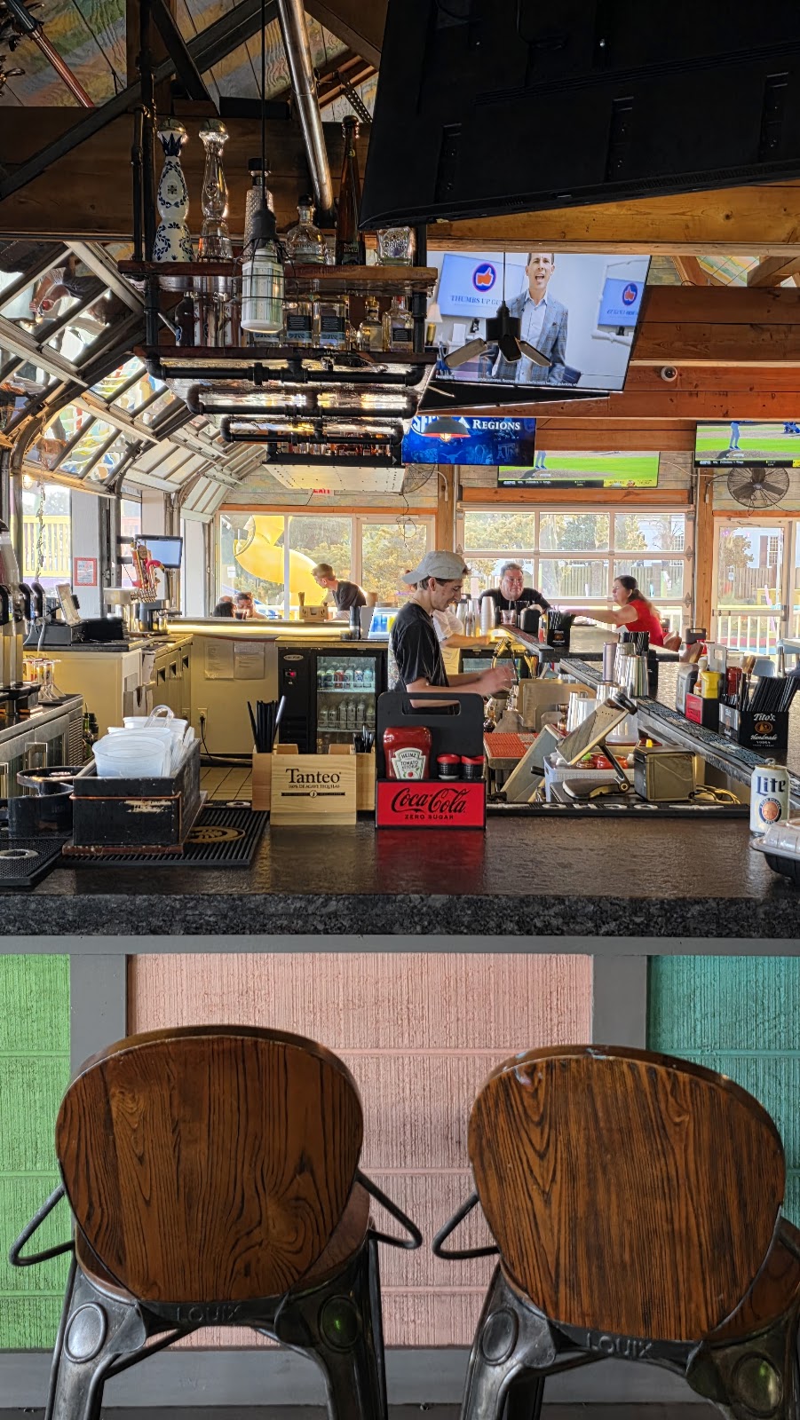 Inlet Shipwreck Bar & Grill