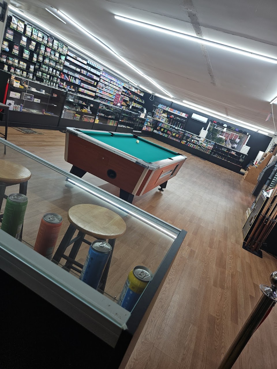 The Hive Smoke Shop (myr)