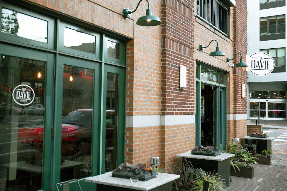 Davie Street Pub