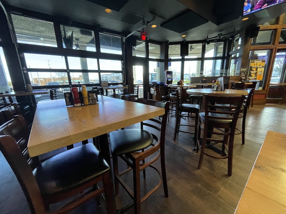 Yogis Bar & Grill
