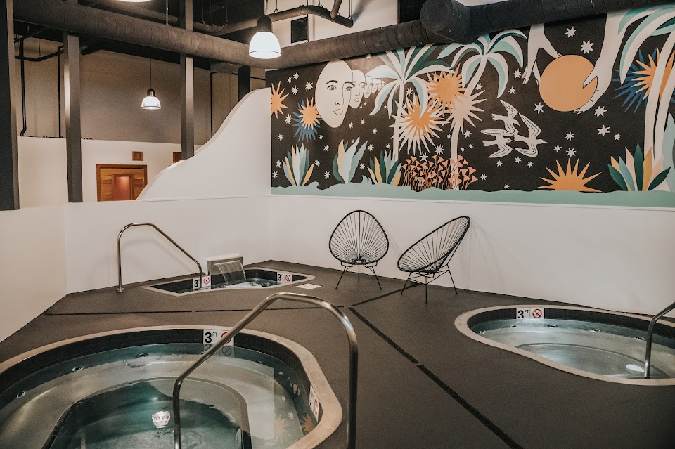 THE LADIES ROOM